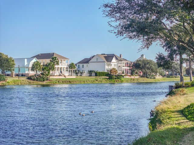 6 Compass Circle, Galveston, TX 77554