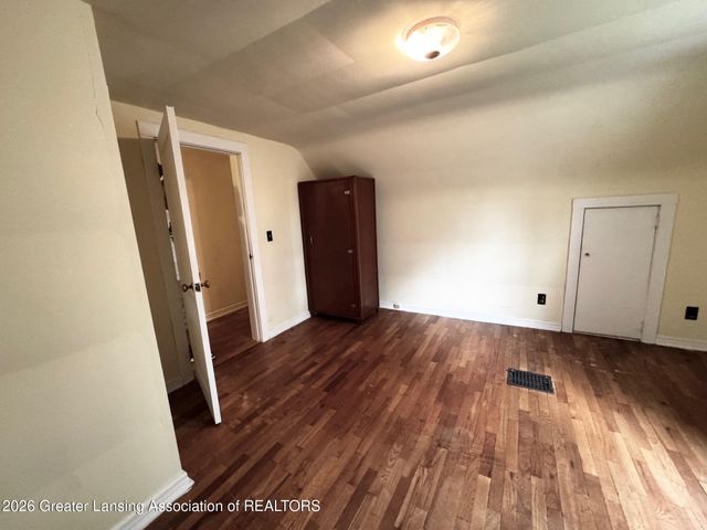 1019 N Jenison Avenue, Lansing, MI 48915