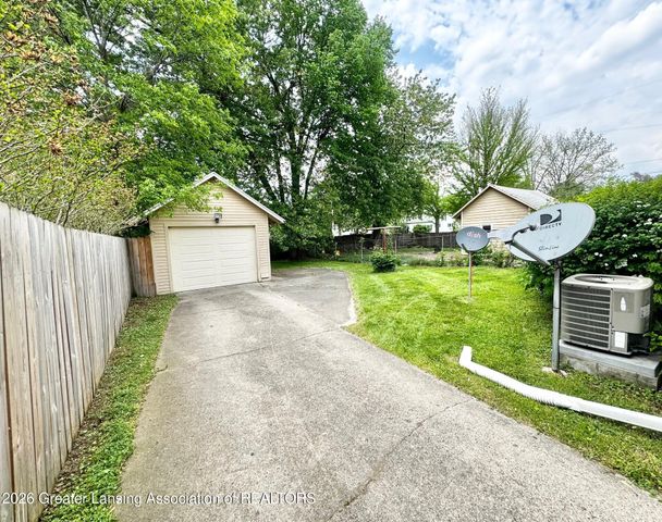 1019 N Jenison Avenue, Lansing, MI 48915