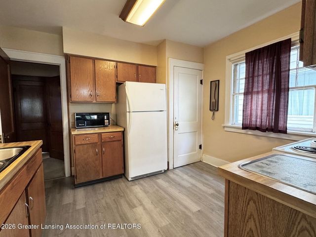 1019 N Jenison Avenue, Lansing, MI 48915