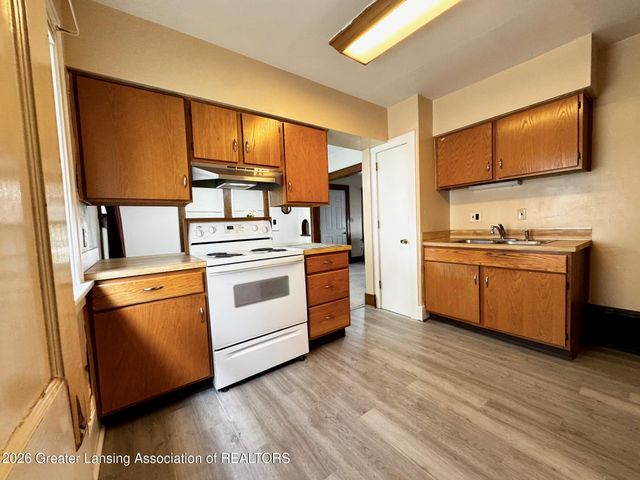 1019 N Jenison Avenue, Lansing, MI 48915