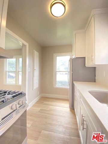2620 S Barrington Avenue, Los Angeles, CA 90064