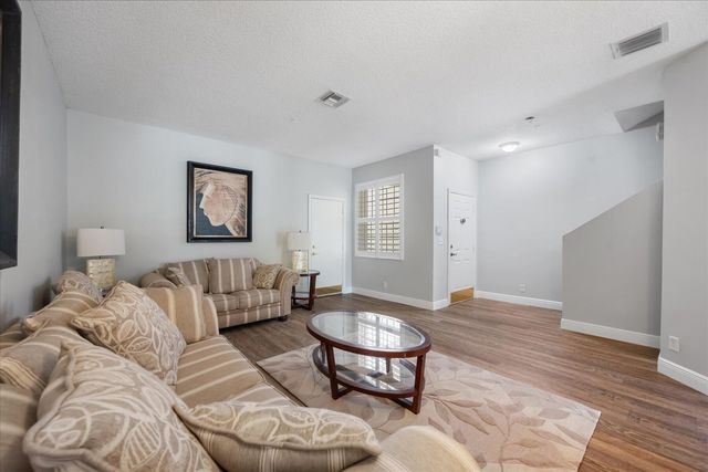 112 Lighthouse Circle G, Tequesta, FL 33469