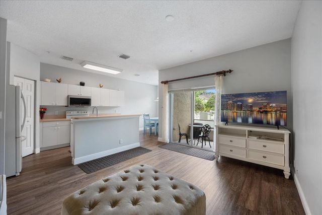 112 Lighthouse Circle G, Tequesta, FL 33469