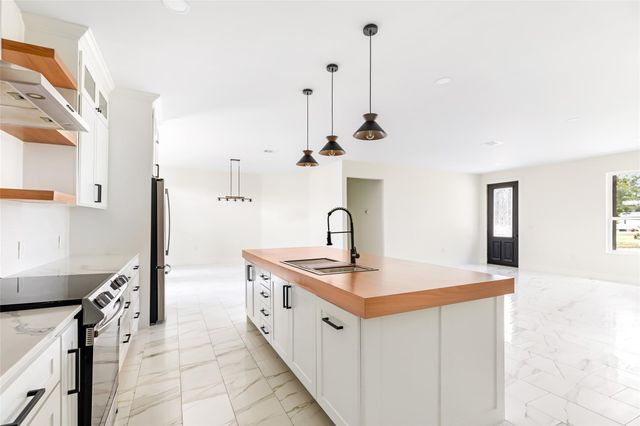 634 County Road 2342, Dayton, TX 77535