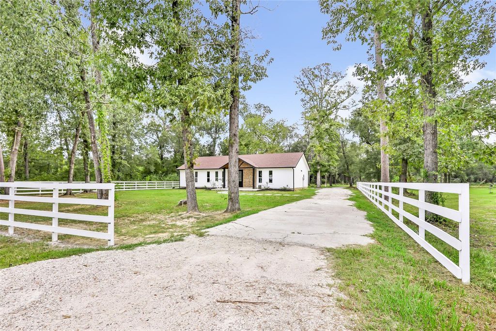 634 County Road 2342, Dayton, TX 77535