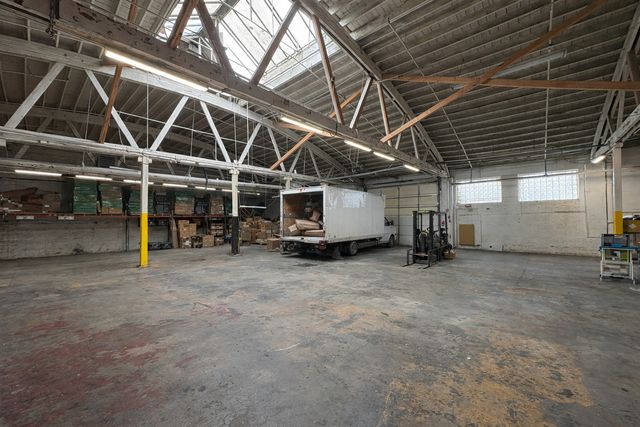 4165 S Emerald Avenue, Chicago, IL 60609