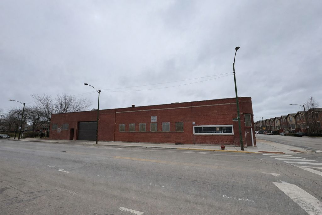 4165 S Emerald Avenue, Chicago, IL 60609
