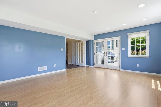 572 STERLING ST, Newtown, PA 18940