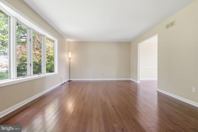 572 STERLING ST, Newtown, PA 18940