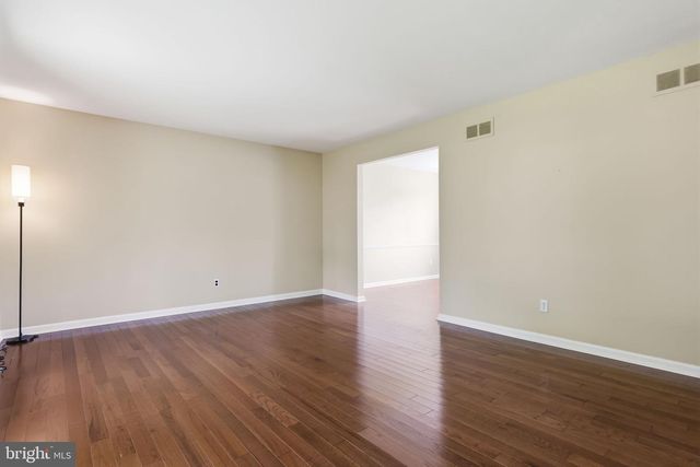 572 STERLING ST, Newtown, PA 18940