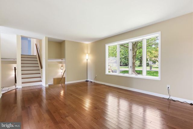 572 STERLING ST, Newtown, PA 18940