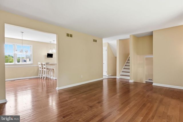 572 STERLING ST, Newtown, PA 18940