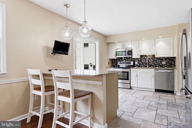 572 STERLING ST, Newtown, PA 18940