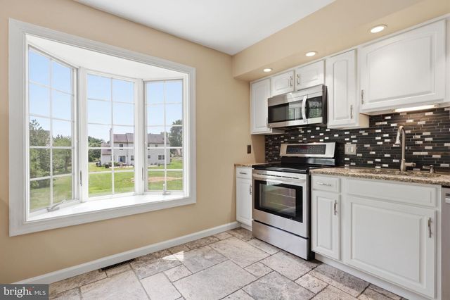 572 STERLING ST, Newtown, PA 18940