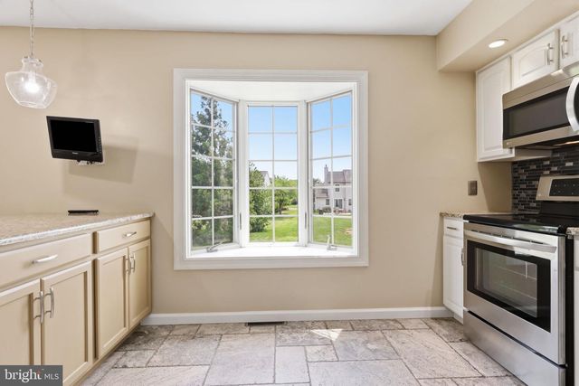 572 STERLING ST, Newtown, PA 18940