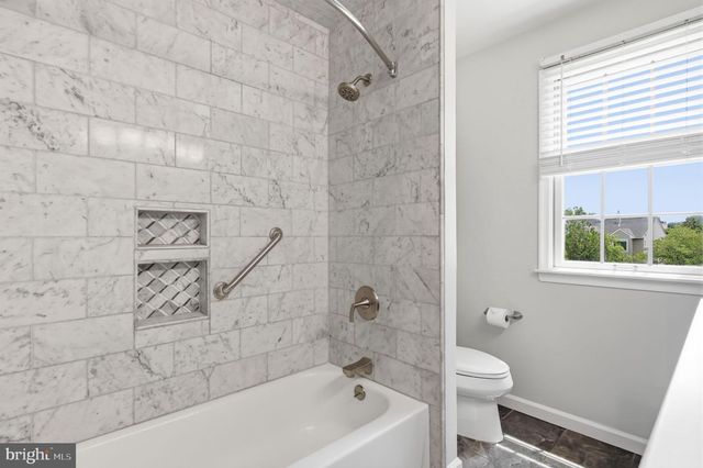 572 STERLING ST, Newtown, PA 18940