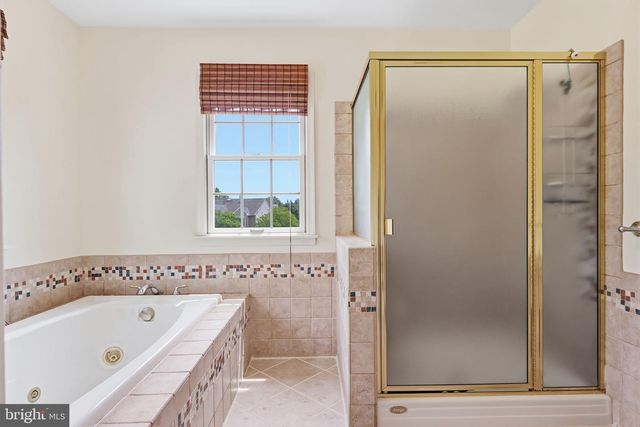 572 STERLING ST, Newtown, PA 18940