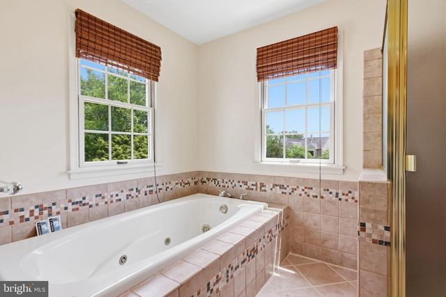 572 STERLING ST, Newtown, PA 18940