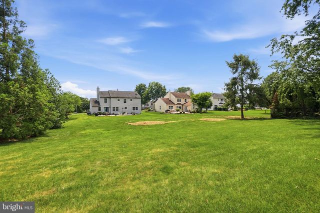 572 STERLING ST, Newtown, PA 18940