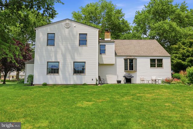572 STERLING ST, Newtown, PA 18940