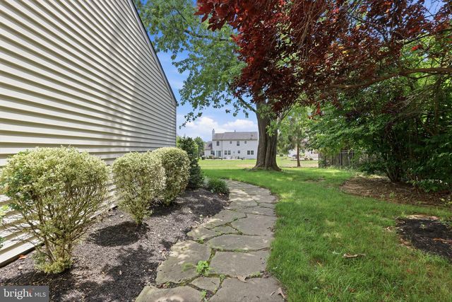 572 STERLING ST, Newtown, PA 18940