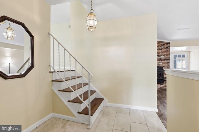 572 STERLING ST, Newtown, PA 18940