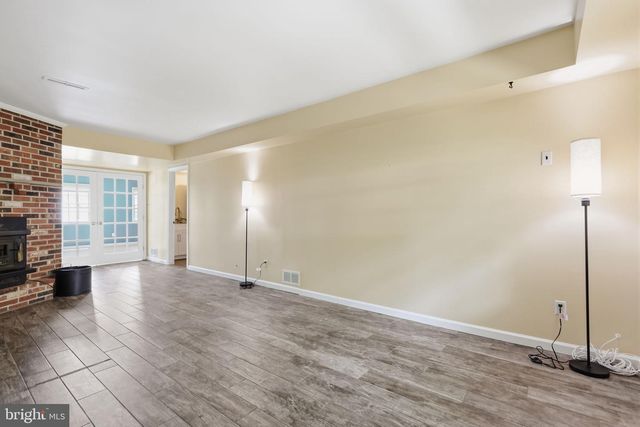 572 STERLING ST, Newtown, PA 18940