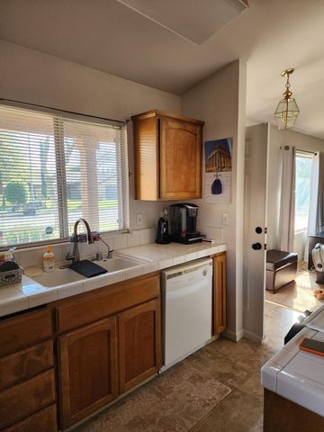 5810 W San Gabriel Avenue, Fresno, CA 93722