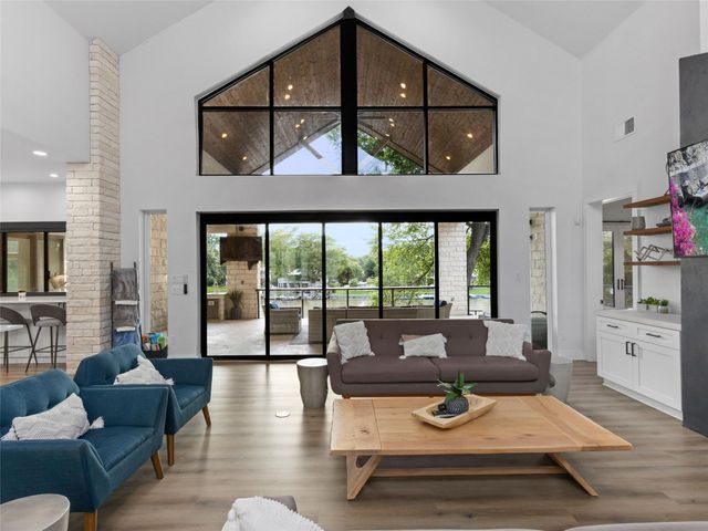 230 Turtle LN, Seguin, TX 78155