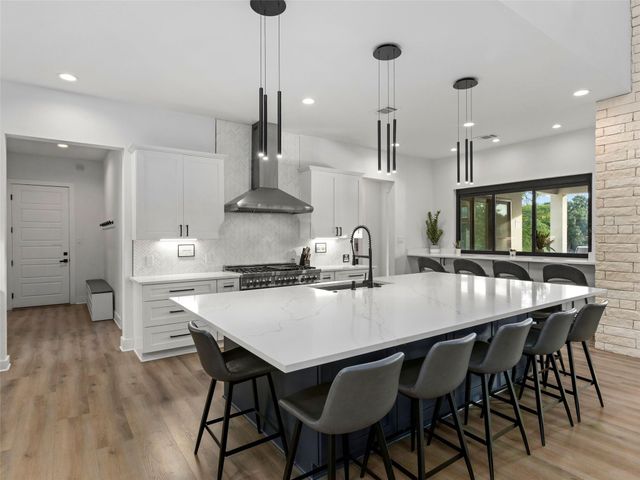 230 Turtle LN, Seguin, TX 78155