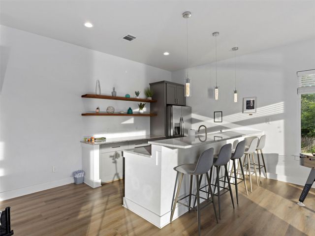 230 Turtle LN, Seguin, TX 78155