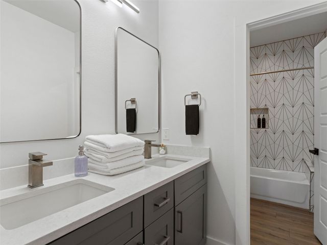 230 Turtle LN, Seguin, TX 78155