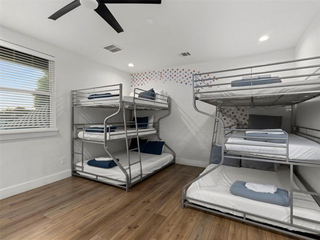 230 Turtle LN, Seguin, TX 78155