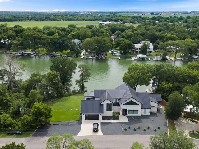 230 Turtle LN, Seguin, TX 78155