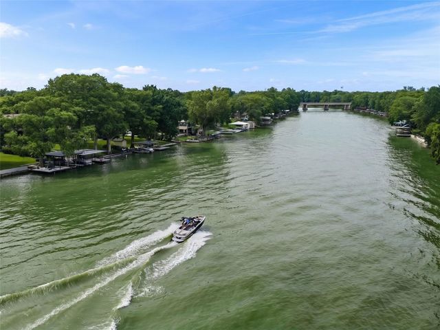 230 Turtle LN, Seguin, TX 78155