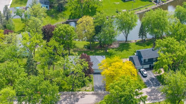 40 Cayman Drive, Montgomery, IL 60538