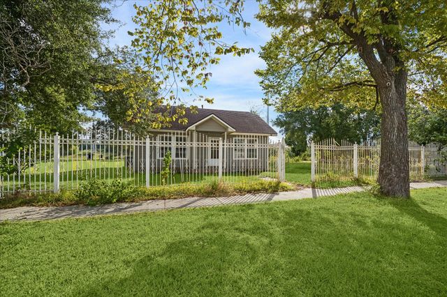 7912 Brays Street, Houston, TX 77012