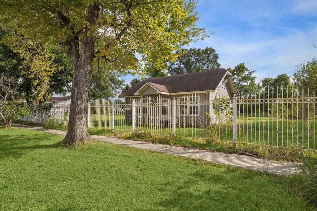 7912 Brays Street, Houston, TX 77012