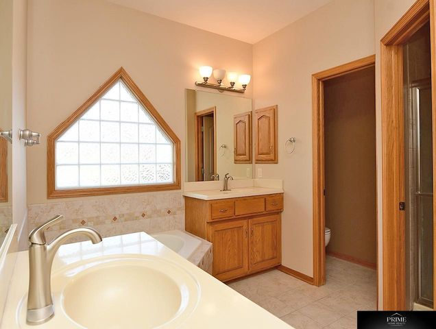 1571 Hardwood Drive, Papillion, NE 68046