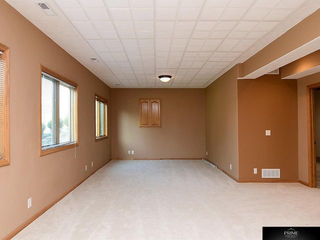 1571 Hardwood Drive, Papillion, NE 68046