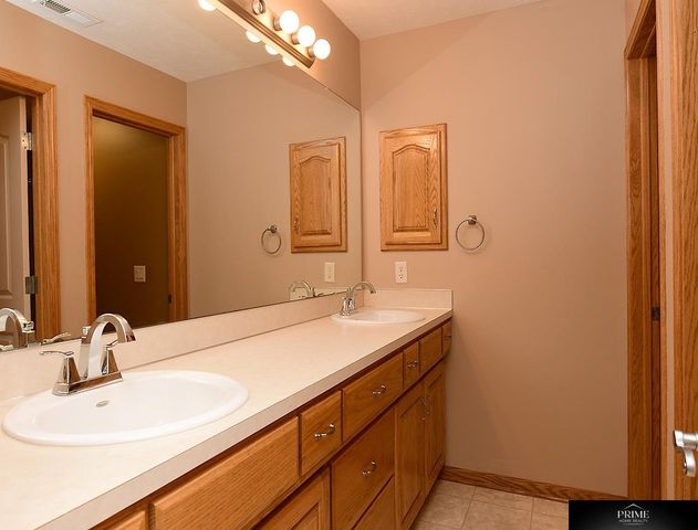 1571 Hardwood Drive, Papillion, NE 68046