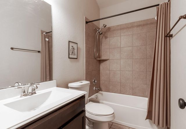 6540 Turner Fields Lane, Dickinson, TX 77539