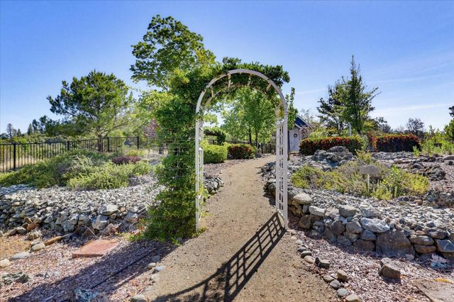 14470 Riva Ridge Cir, Auburn, CA 95602