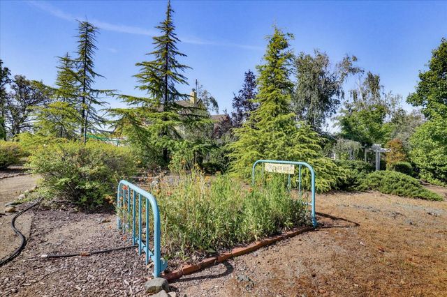 14470 Riva Ridge Cir, Auburn, CA 95602