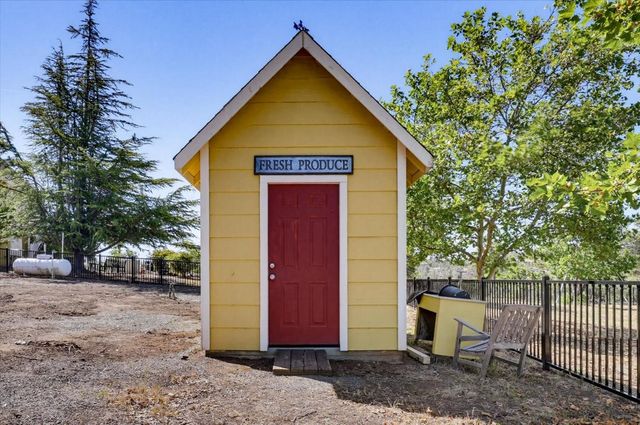 14470 Riva Ridge Cir, Auburn, CA 95602
