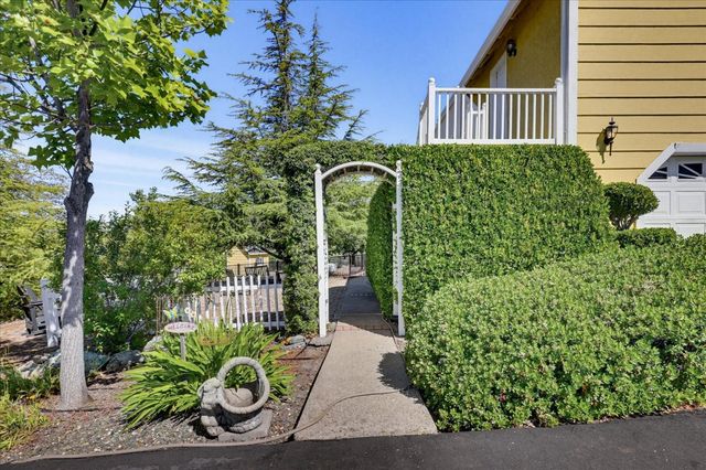 14470 Riva Ridge Cir, Auburn, CA 95602
