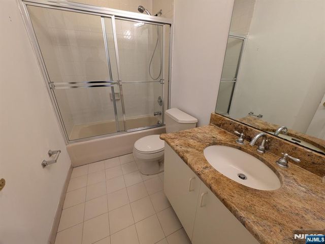 556 Windsor Drive, Palisades Park, NJ 07650