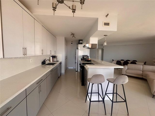 19355 Turnberry Way 7B, Aventura, FL 33180