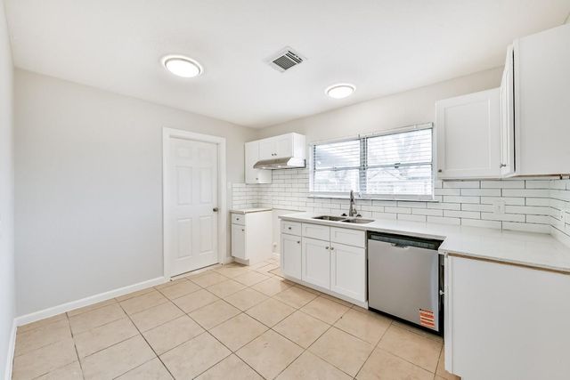 5855 Beldart Street, Houston, TX 77033